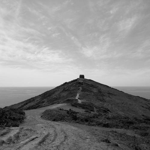 Vnder A Crvmbling Moon - I: Oblivion (2023)